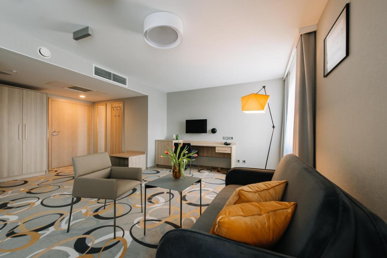 Deluxe Family Room